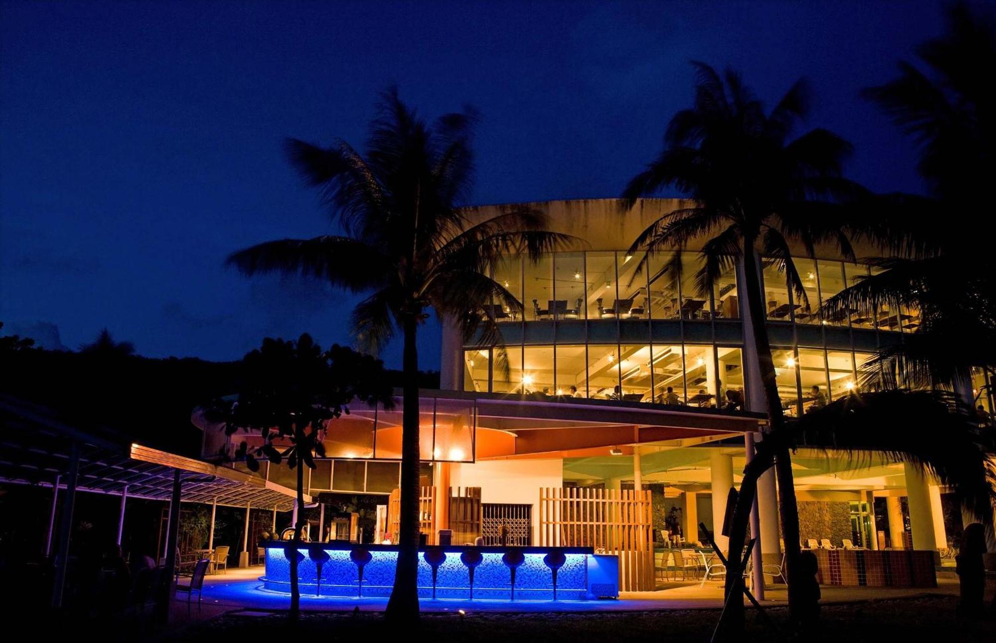 Yoho Beach Resort Kenting Heng-ch'un Exteriér fotografie The resort at night
