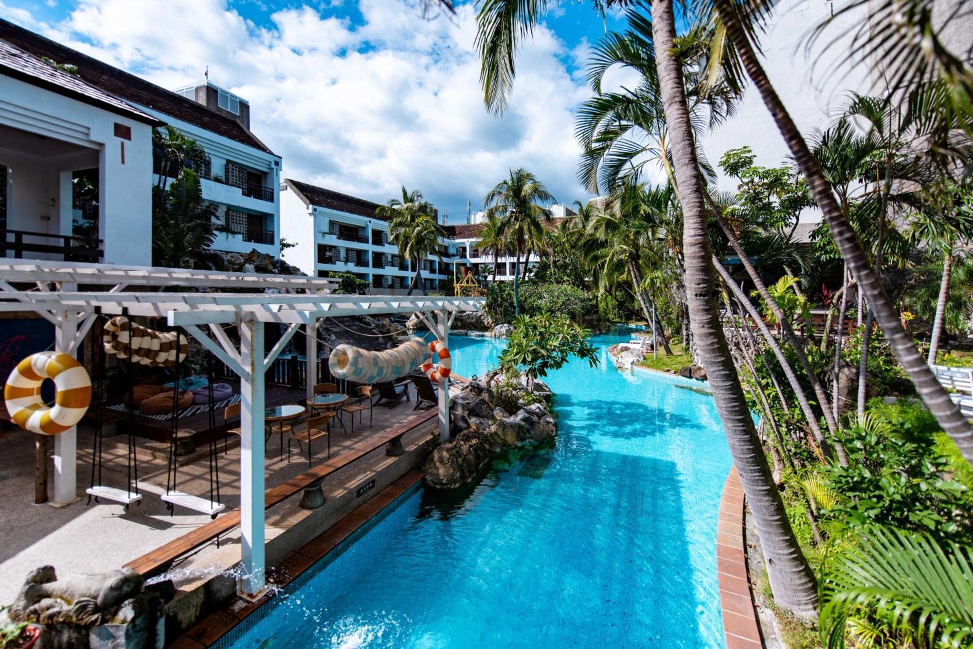 Yoho Beach Resort Kenting Heng-ch'un Exteriér fotografie The swimming pool at the resort